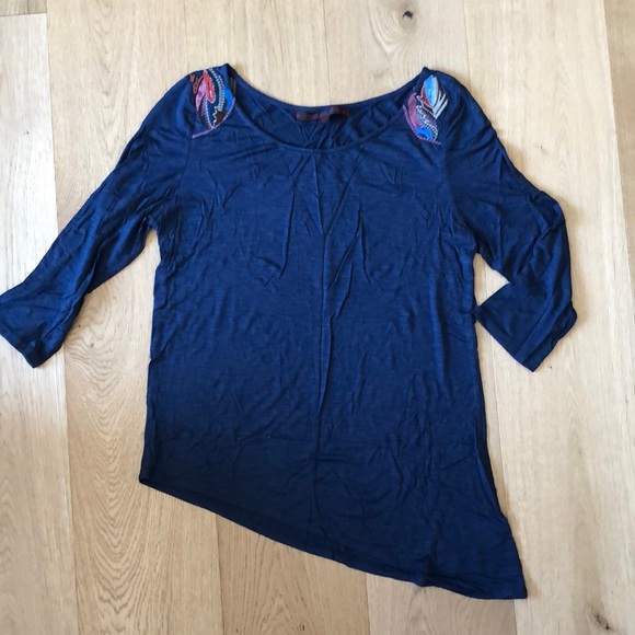 Asymmetrical Embroidered detail top - Picture 2 of 6